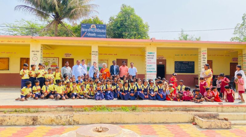 स्माज इंडिया प्रायव्हेट लिमिटेड पुणे , यांची जी. प . प्रा. शाळा पोंधवडीला भेट