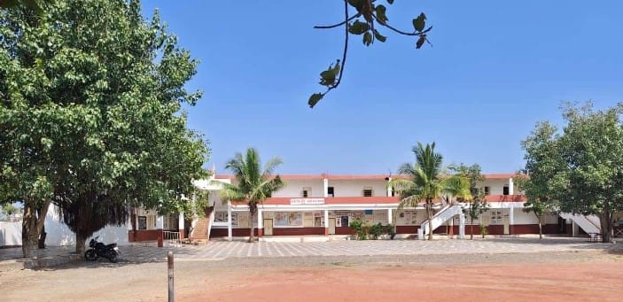 राष्ट्रीय विज्ञान दिनानिमित्त आदर्श माध्यमिक विद्यालयात विविध कार्यक्रमांचे आयोजन