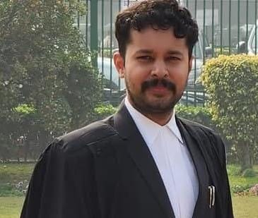 जबर चोरीच्या गुन्ह्यातून पोलिसाची निर्दोष मुक्तता; मे. काळे न्यायालयाचा निकाल!