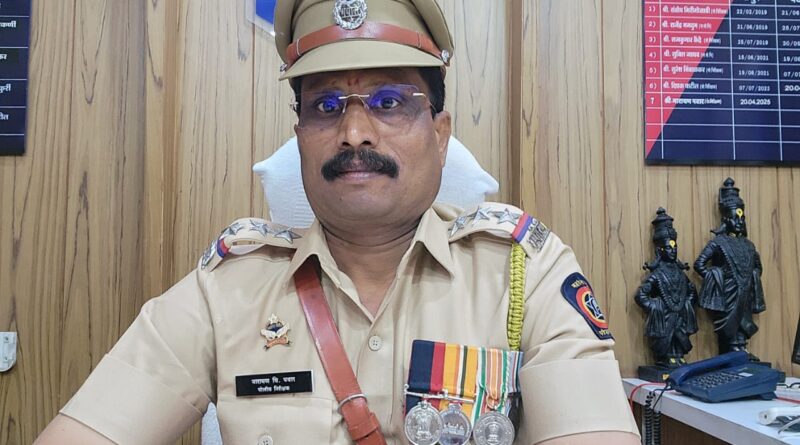 नागरिकांच्या सुरक्षिततेसाठी बारामती पोलिस कायदा व सुव्यवस्थे साठी पायी पेट्रोलिंग, करत दिले कायद्याची धडे?! नागरिकांच्या सुरक्षिततेसाठी बारामती पोलिस कायदा व सुव्यवस्थे साठी पायी पेट्रोलिंग, करत दिले कायद्याची धडे?!