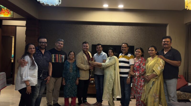 महाराष्ट्ररत्न गौरव पुरस्कार २०२६’साठी अ‍ॅड. प्रभनंजय दवे यांची निवड; मुंबईतील निवासस्थानी भेट देऊन विश्वनाथ फाउंडेशनतर्फे अभिनंदन
